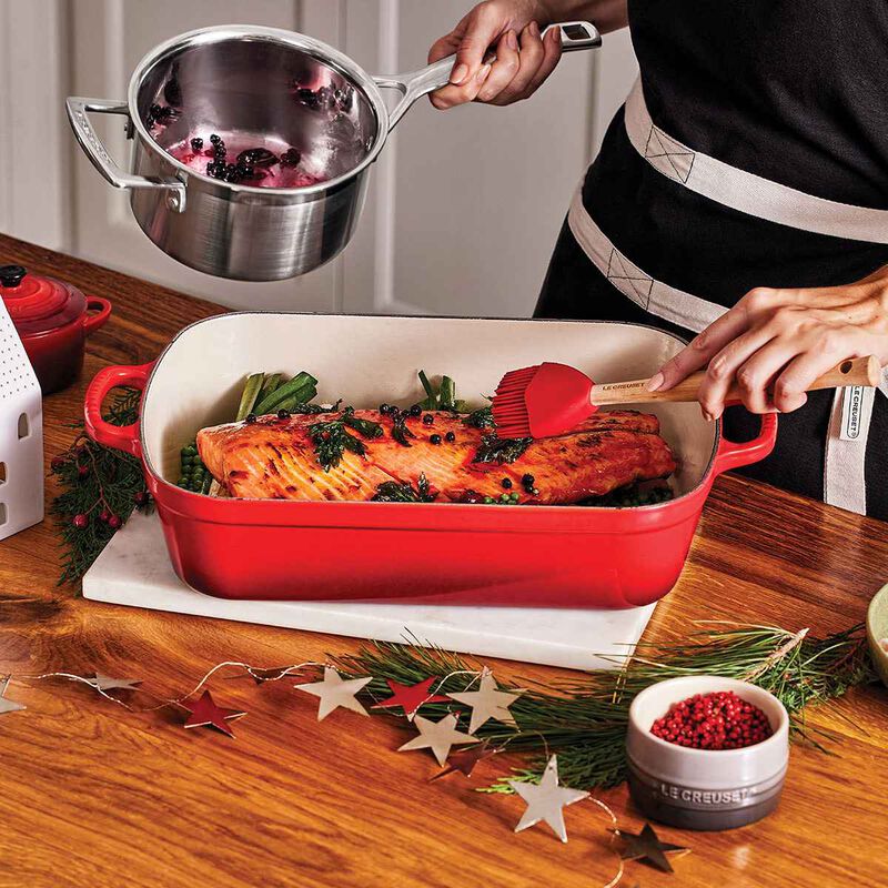 Le Creuset Signature Cast Iron Roaster 37cm image number 4