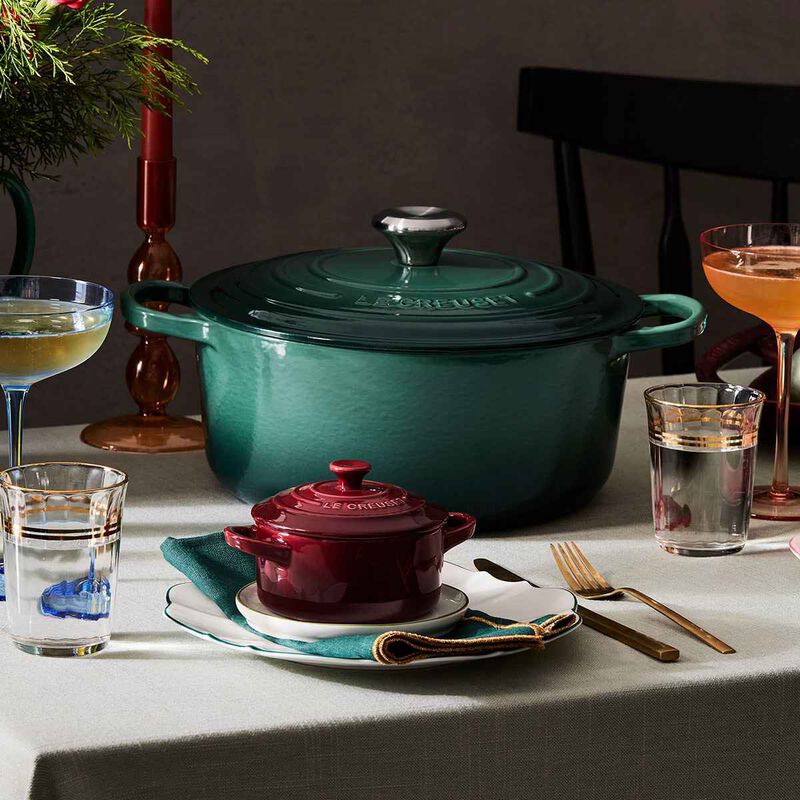 Le Creuset Signature Cast Iron Round Casserole 28cm image number 1