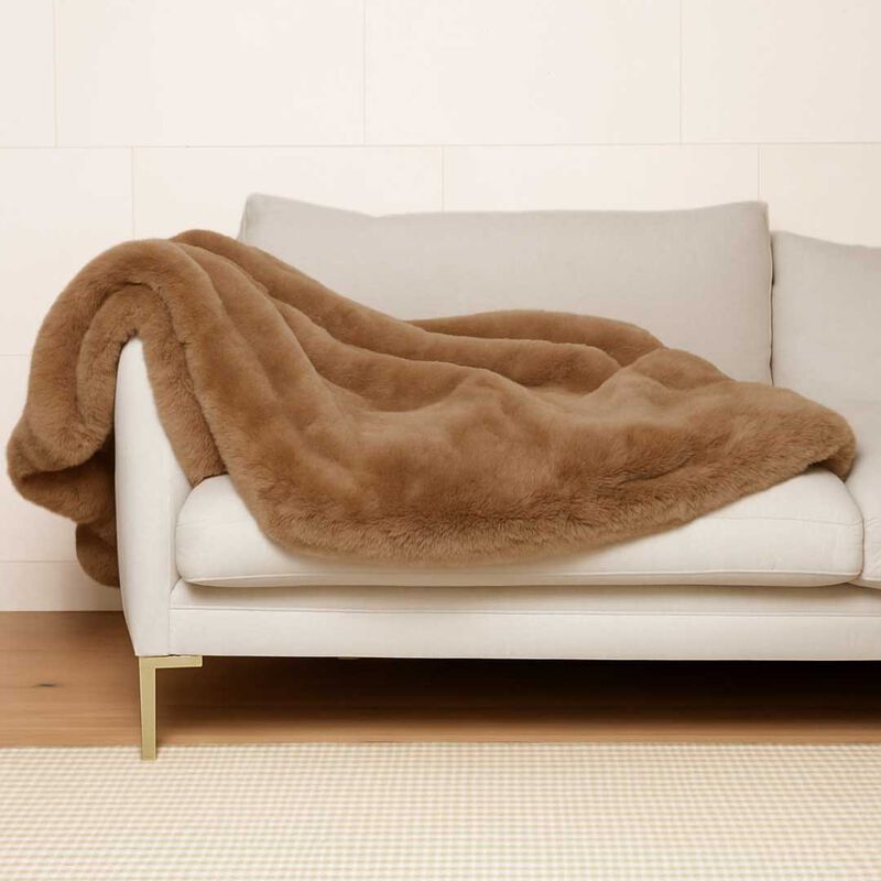 Home Lab Vegan Fur Throw - Big Bear 130 x 150cm image number 6
