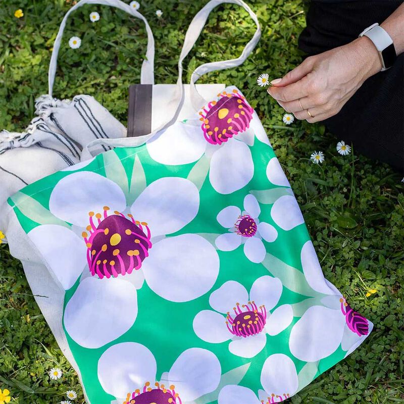 Bright Manuka Shopping Bag image number 1