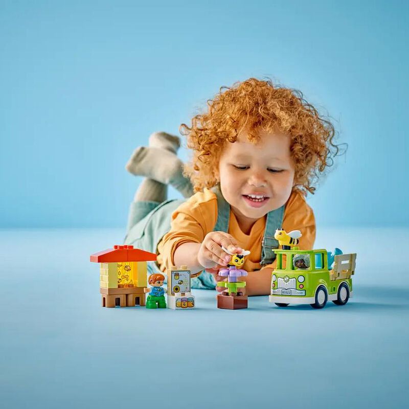 LEGO® Duplo Caring for Bees & Beehives image number 3
