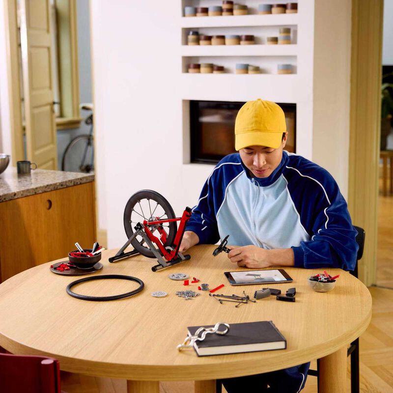 LEGO Icons Road Bike image number 3