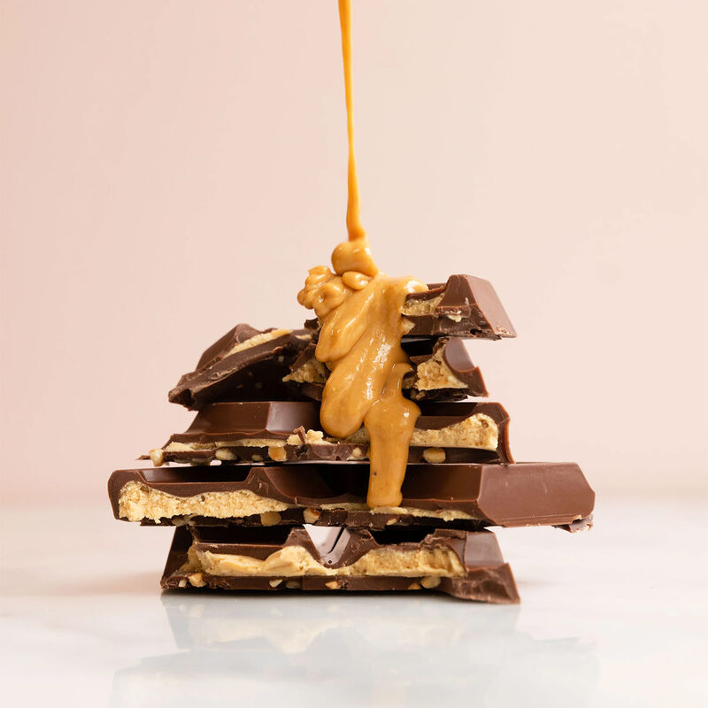 House of Chocolate Peanut Butter Brittle Crunch Chocolate Bar 220g image number 1
