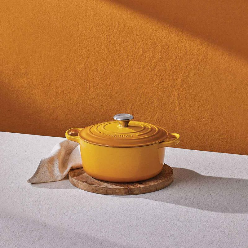 Le Creuset Signature Cast Iron Round Casserole 26cm image number 31