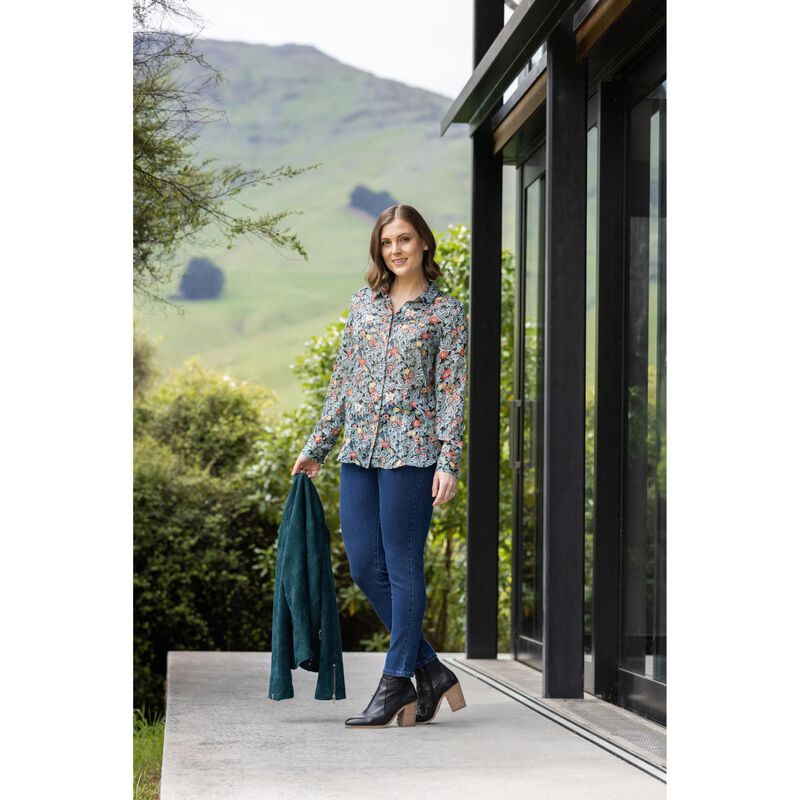 Vassalli Long Sleeve Shirt With Button Placket Back image number 3