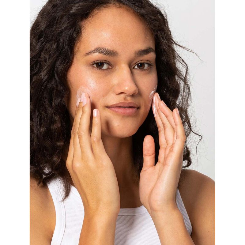 GoLightly™ Plump & Protect Day Cream 50ml - Refill image number 3