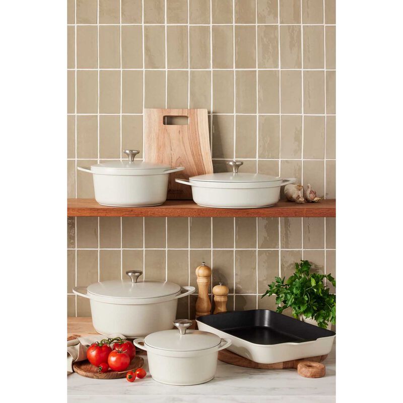 Maxwell & Williams Cast Lite Non-Stick Casserole 20cm 2.4L Ecru Gift Boxed image number 1