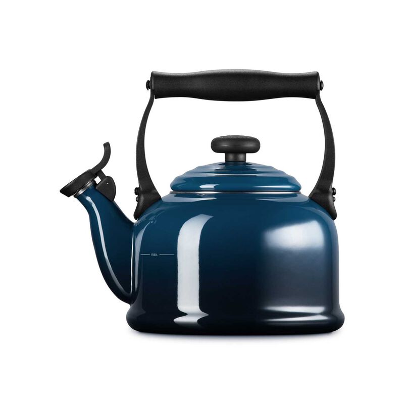Le Creuset Traditional Kettle Nuit image number 2