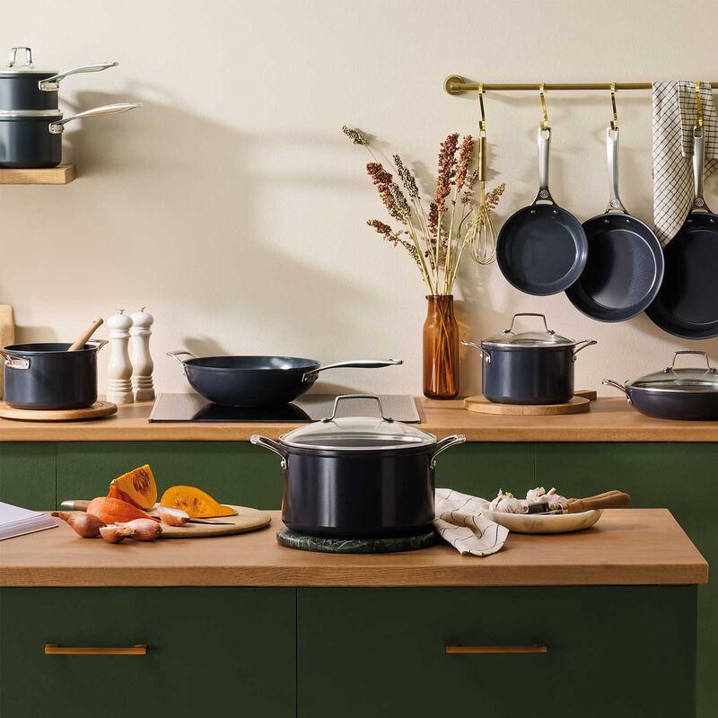 Le Creuset ENSC Wok Pan With Handle 32cm image number 3