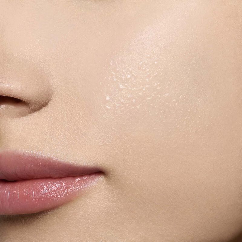 Clarins Hydra-Essentiel Hydrating Multi-Protection Mist image number 3