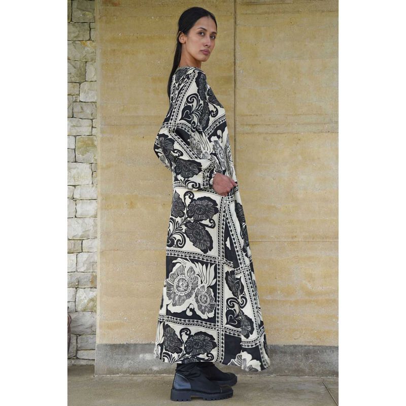 Curate The Art Of Giving Dress image number 2
