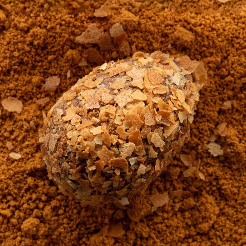 House of Chocolate Biscoff Crumble Milk Chocolate Easter Egg 65g image number 1