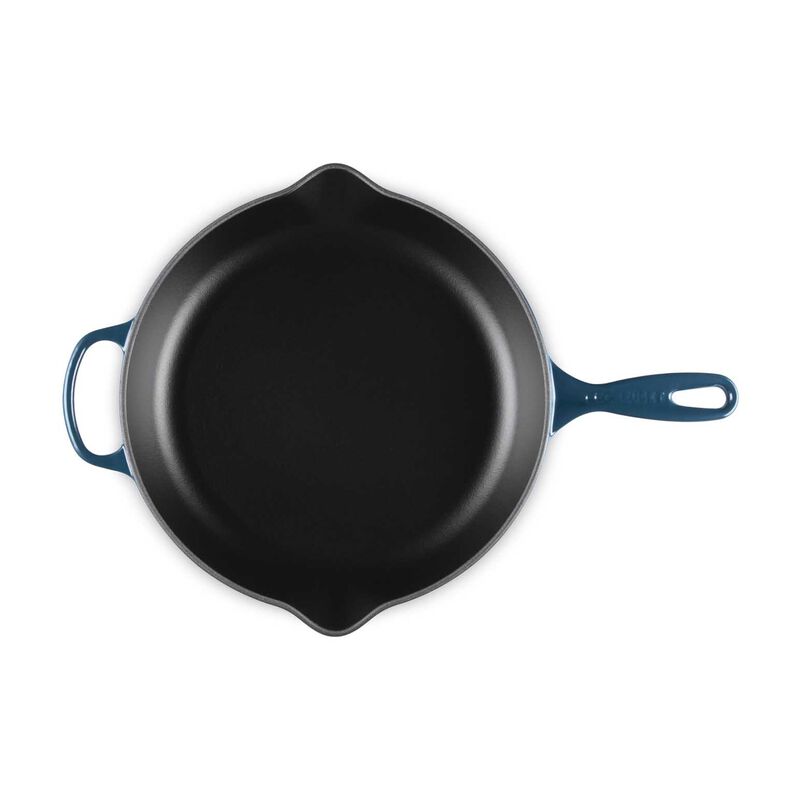 Le Creuset Signature Round Skillet 30cm Nuit image number 3