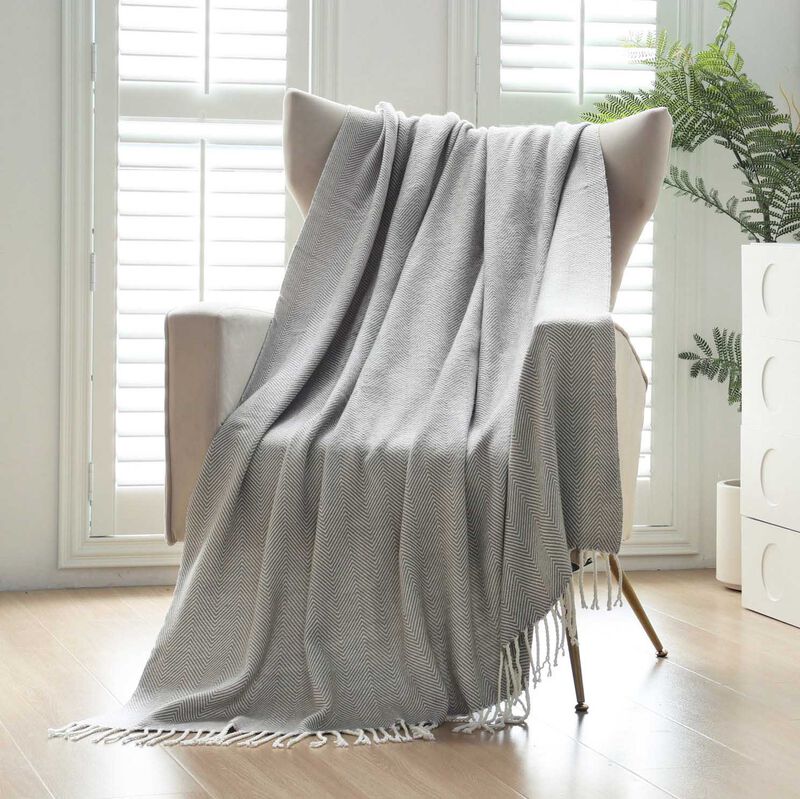 Top Drawer Chevron Throw 150x200cm Grey image number 1