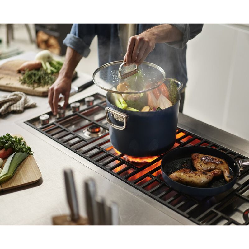 Joseph Joseph Space 25cm Non-Stick Stockpot & Lid image number 3