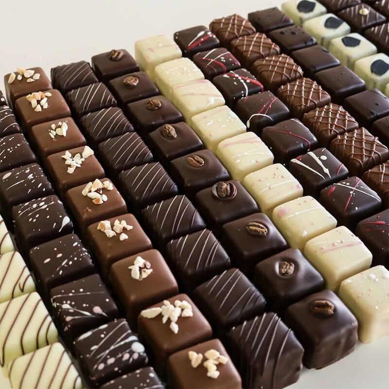 House of Chocolate 10 Piece Liqueur Truffle Selection 145g image number 1