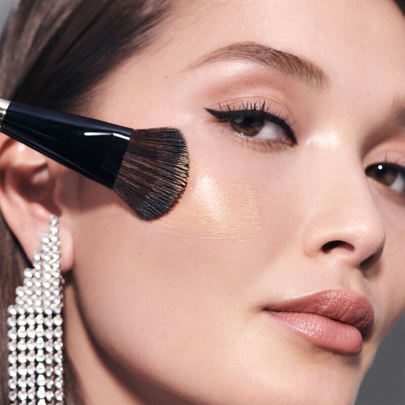 Bobbi Brown Soft Focus Foundation Brush image number 1