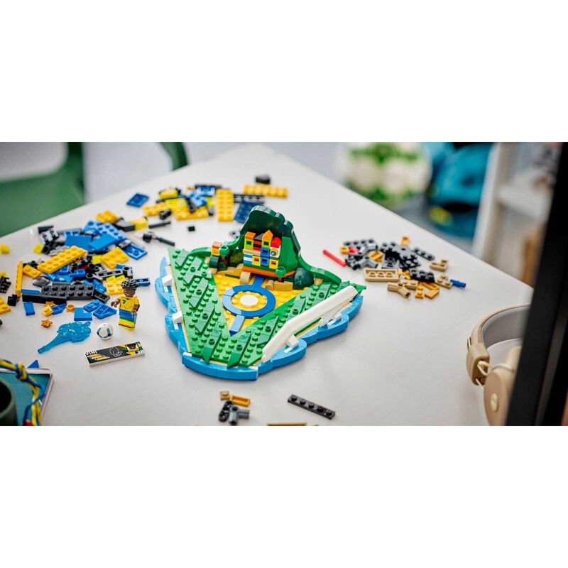 LEGO Editions Vini Jr. &ndash; Football Highlights image number 3