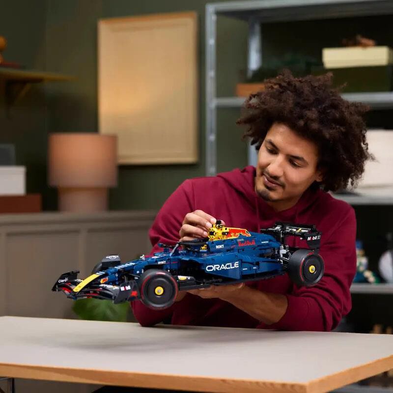 LEGO Technic Oracle Red Bull Racing RB20 F1 Car image number 3