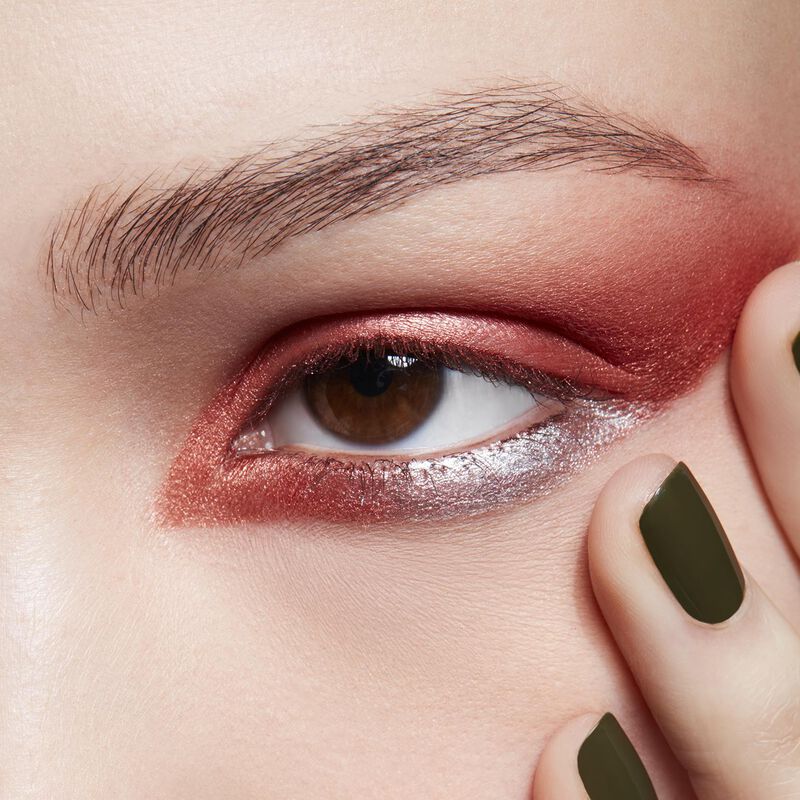 MAC Veluxe Pearl Eyeshadow image number 3