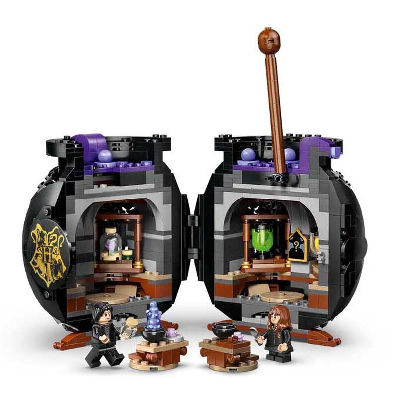 LEGO Harry Potter&trade; Cauldron: Secret Potions Classroom image number 2