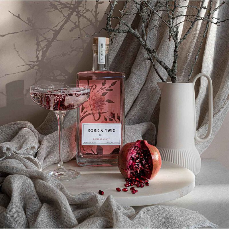 Rose & Twig Pomegranate Gin 700ml image number 1