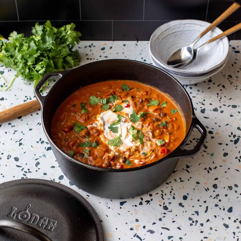 Lodge Logic Dutch Oven with Loop Handle 26cm - 4.7L image number 1