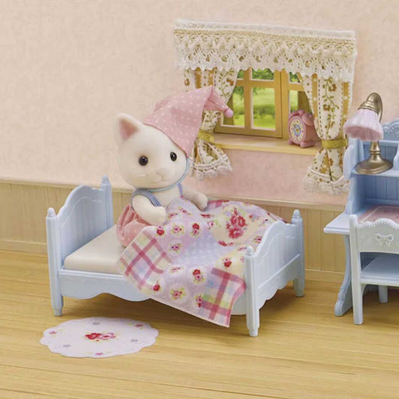 Sylvanian Families Floral Cat Girl's Naptime Set image number 1