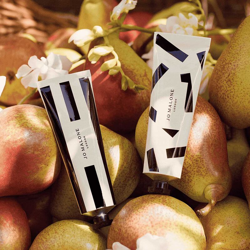 Jo Malone London English Pear & Sweet Pea Hand Cream 30ml image number 1