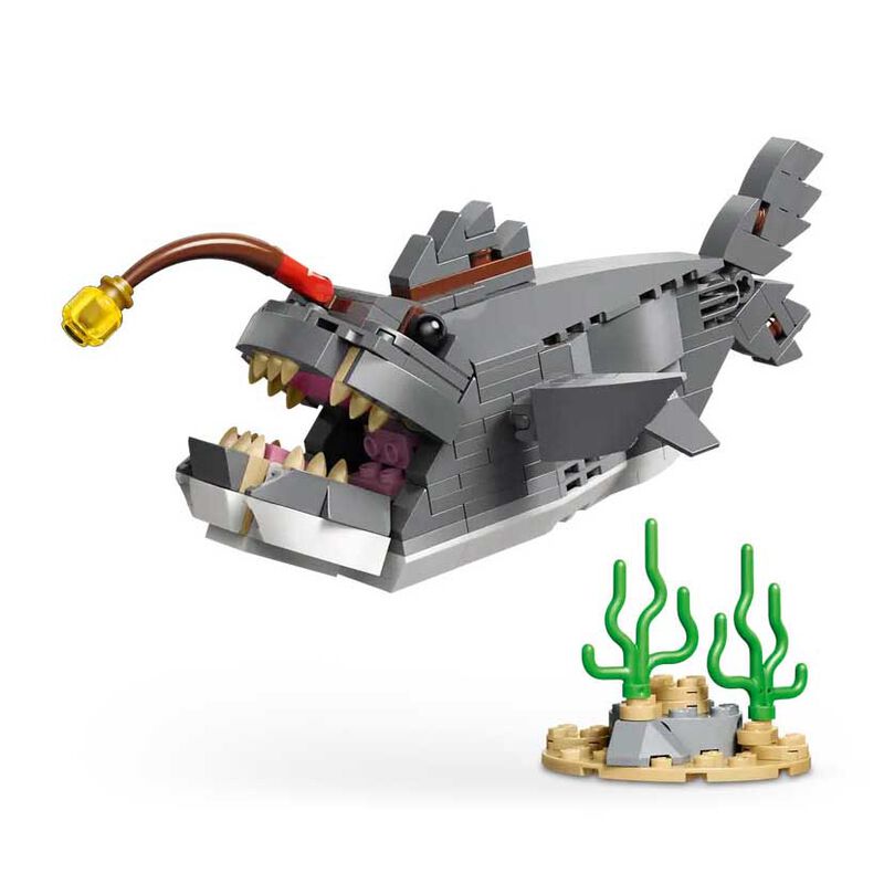 LEGO Creator Fierce Shark with s Treasure Chest image number 1