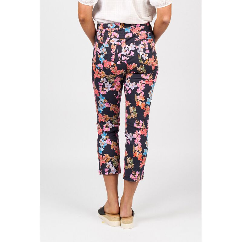 Vassalli Printed Slim Leg 7/8 Length Lightweight Pull On Pant image number 20