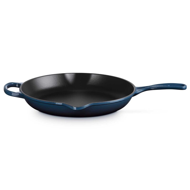 Le Creuset Signature Round Skillet 30cm Nuit image number 0