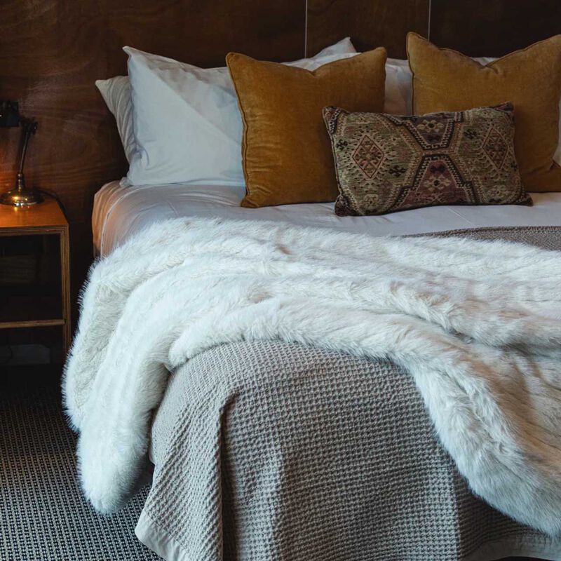 Top Drawer Husky Fur Throw 150x200cm image number 0