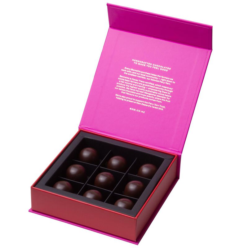 Bennetts of Mangawhai Giftbox 9pc Dark Salted Caramel Praline 144g image number 1