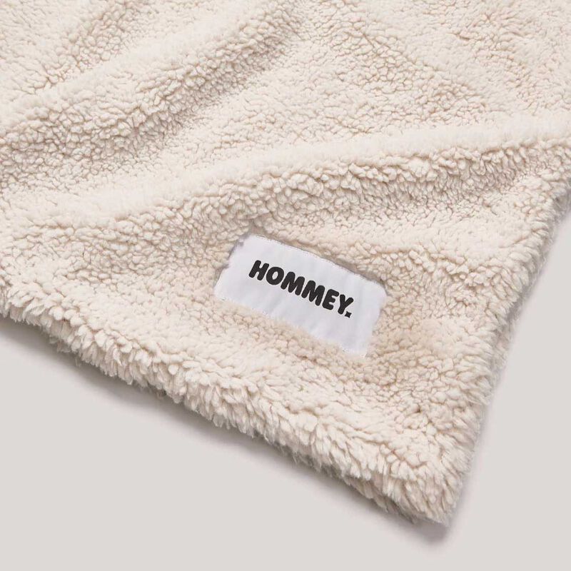 HOMMEY. Faux Fur Throw Blanket image number 2