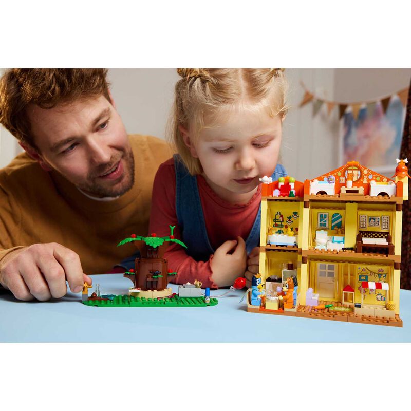 LEGO Bluey Bluey's Family House image number 3