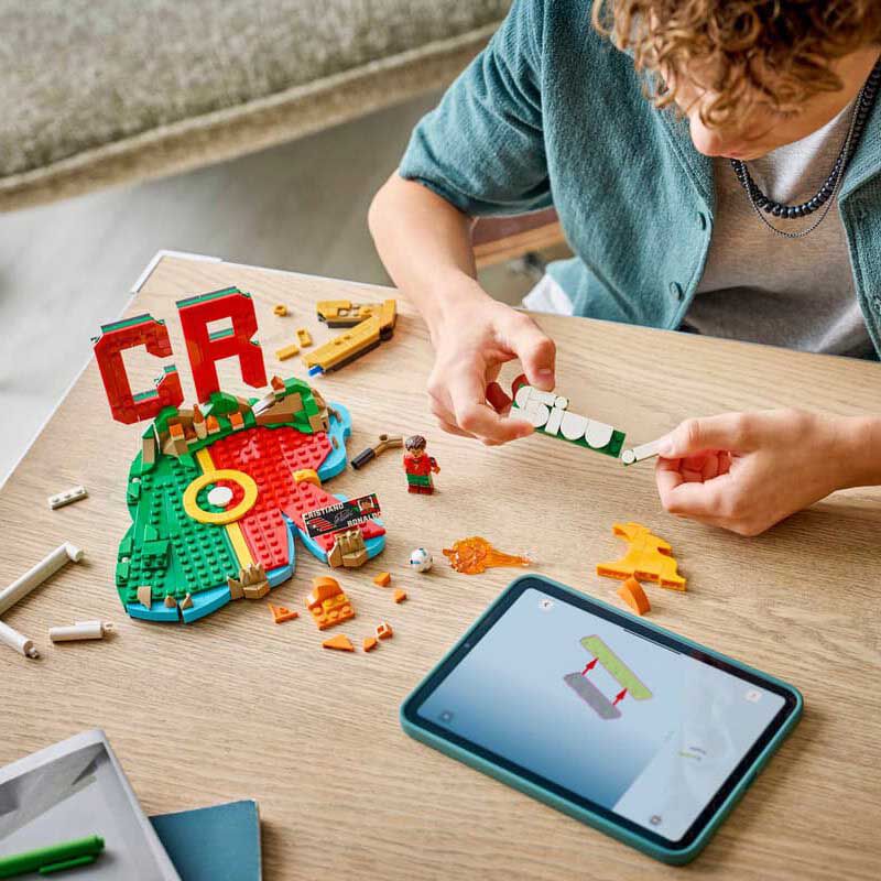 LEGO Editions Cristiano Ronaldo &ndash; Football Highlights image number 3