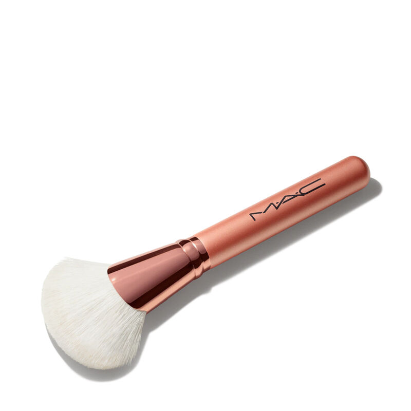 MAC 143S Bronzer Fan Brush image number 2