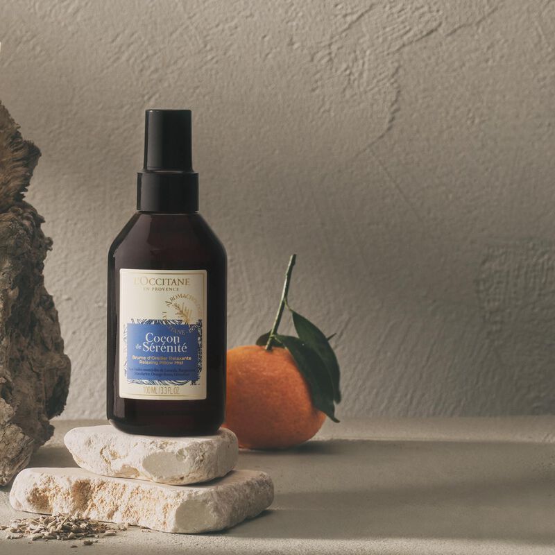 L'Occitane Cocon De S&eacute;r&eacute;nit&eacute; Relaxing Pillow Mist 100ml image number 1