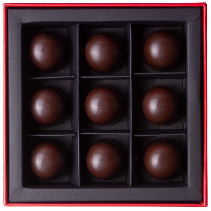 Bennetts of Mangawhai Dark Salted Caramel Praline 9 Piece Giftbox 144g image number 2