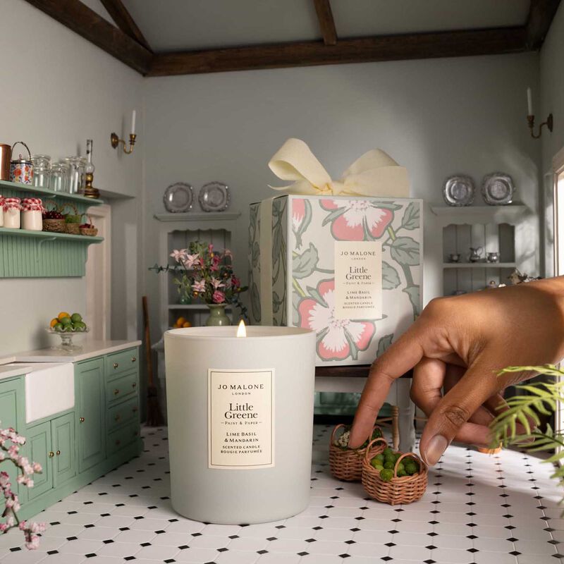 Jo Malone London Lime Basil & Mandarin Special Edition Classic Candle image number 2