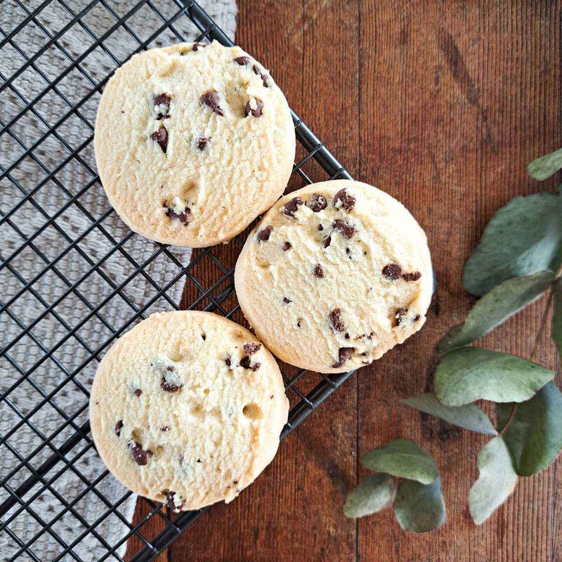 Deans Belgian Choc Chip Shortbread Rounds 130g image number 1