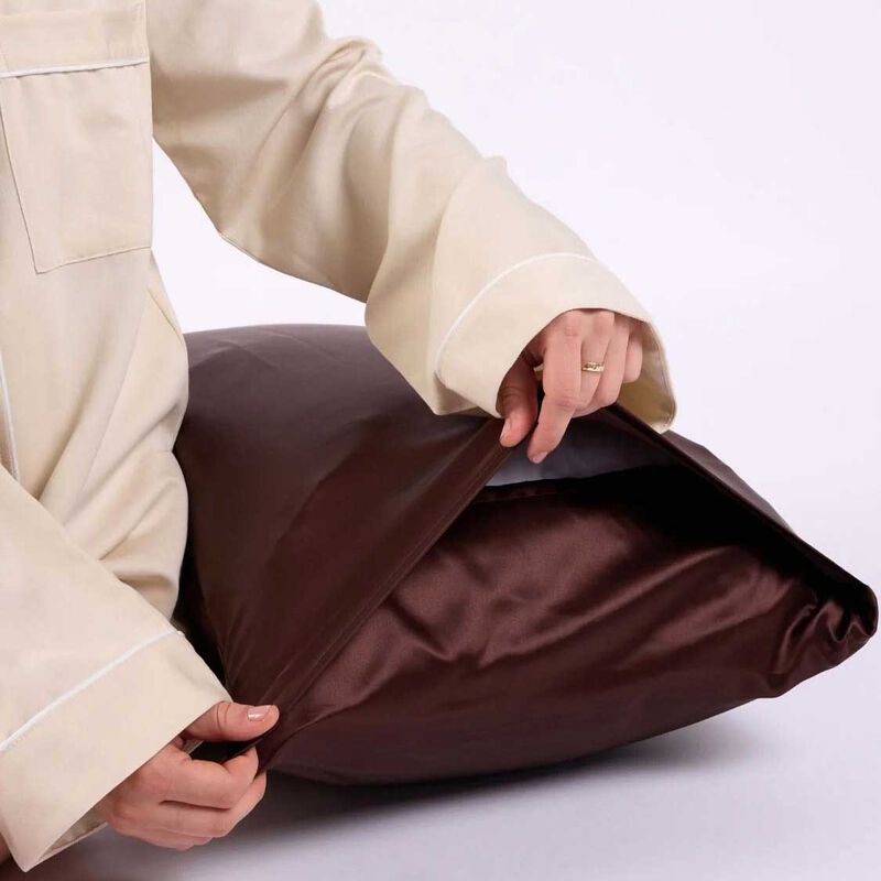 HOMMEY. Silk Pillowcase image number 3
