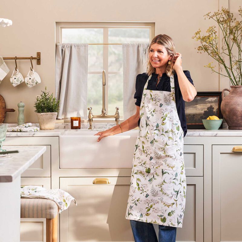 Sophie Allport Adult Apron Wild Floral image number 2