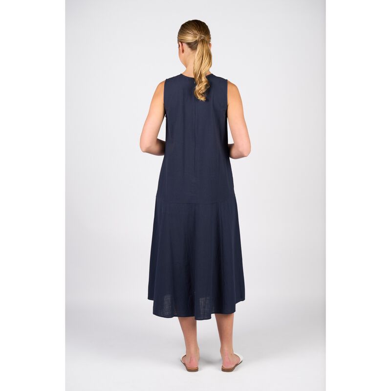 Vassalli Plain Long Sleeveless Dress With Round Neck image number 1