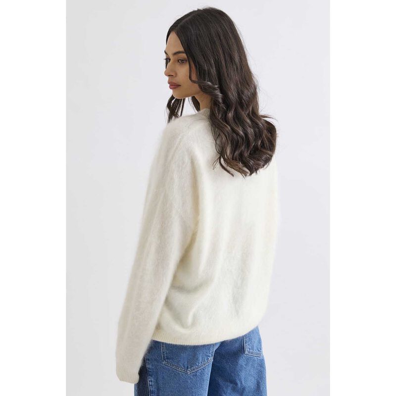 Mia Fratino Edith Crew image number 1