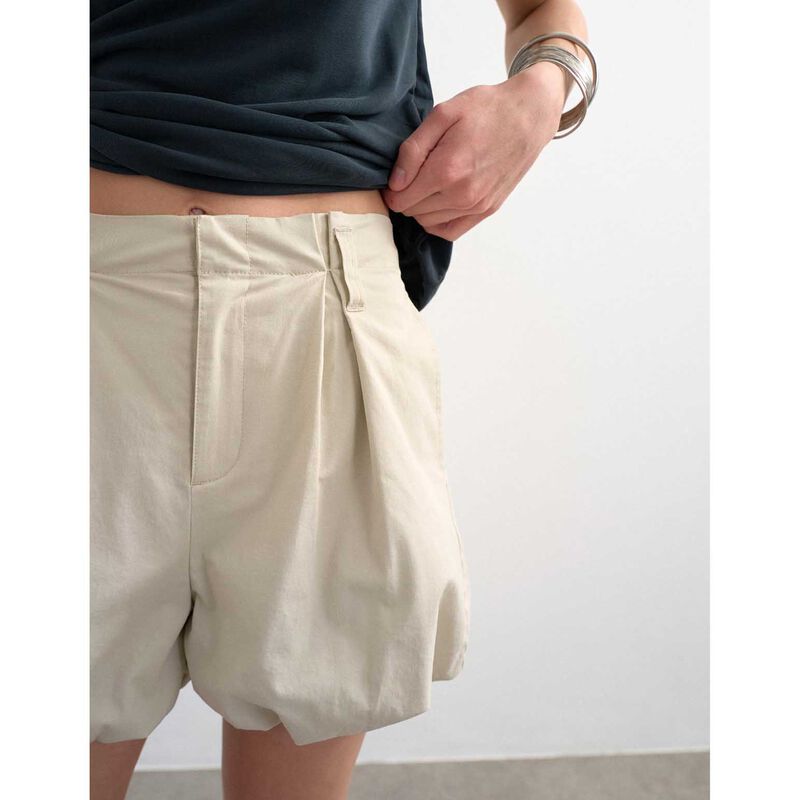 TOPSHOP Freya Bubble Hem Cargo Short image number 2