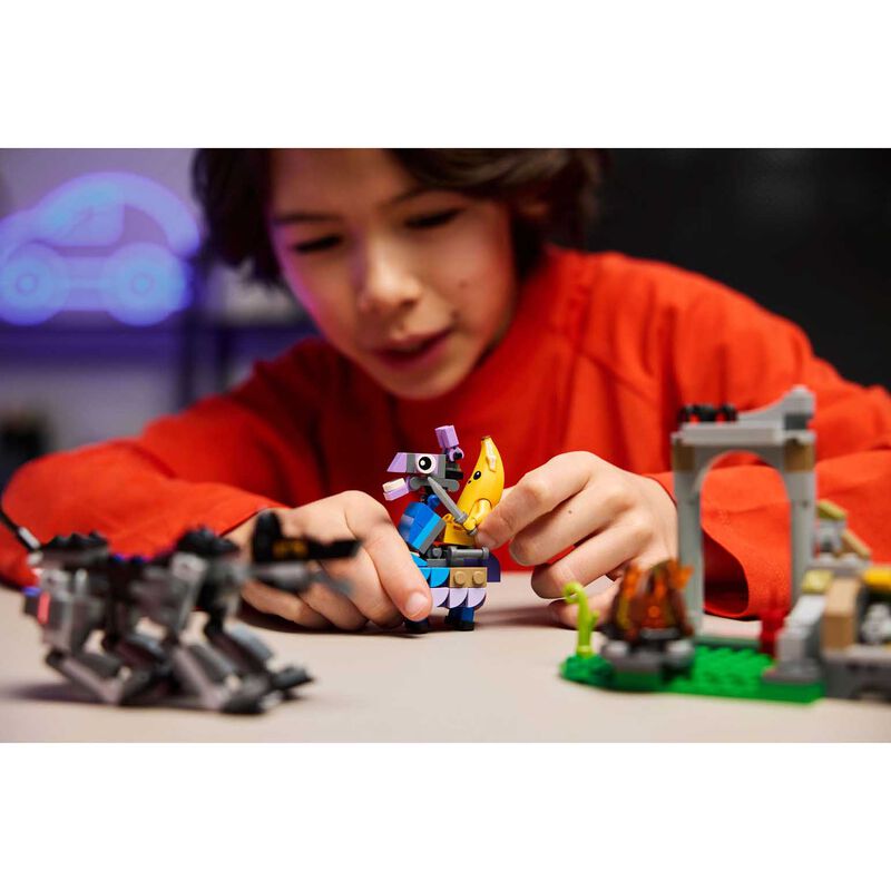 LEGO Fortnite Peely & Sparkplug's Camp image number 3