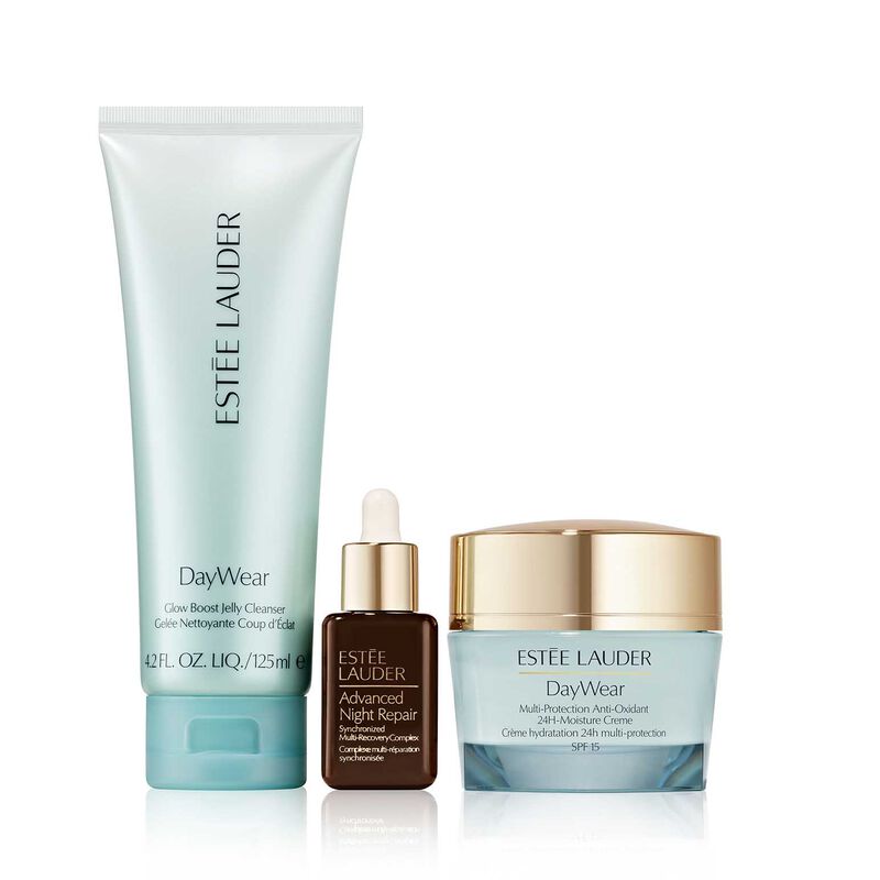 Est&eacute;e Lauder DayWear Skincare Gift Set image number 1