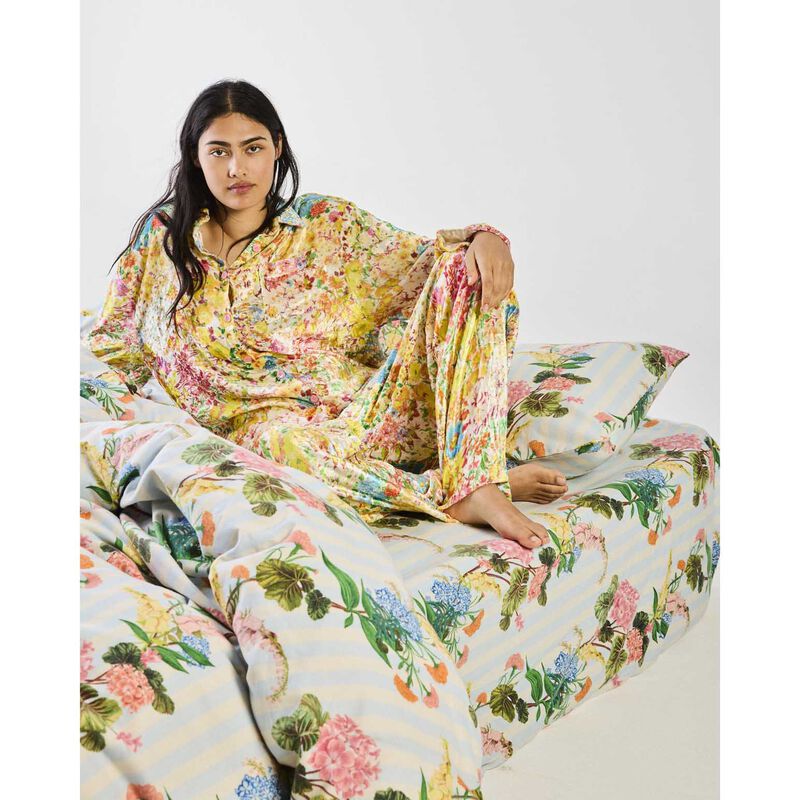 Kip&Co Bouquet Beauty Stripe Flannelette Fitted Sheet image number 3
